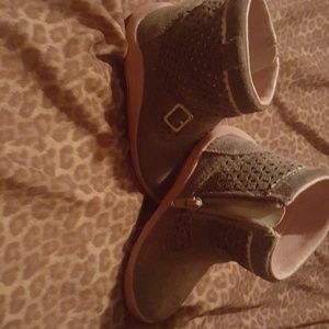 Stride Rite Gray & Pink Short Boots